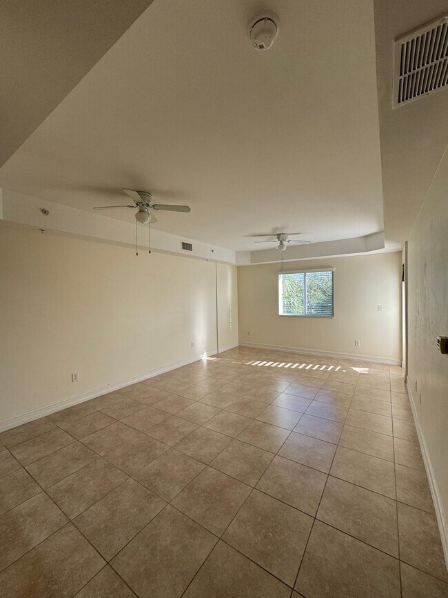 Foto del edificio - ***NORTH NAPLES***CHARMING CONDO LOCATED ON PINE RIDGE***