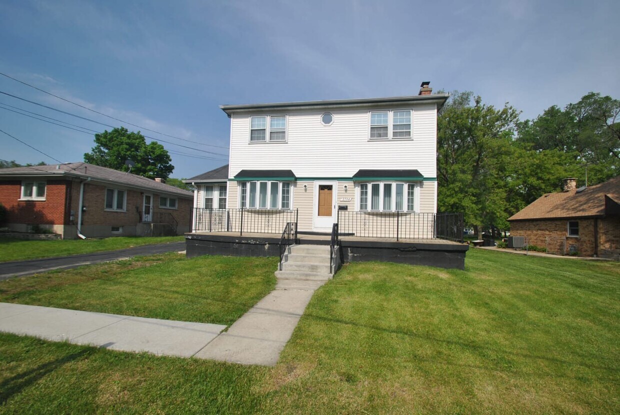 Primary Photo - 2704 Granville Ave