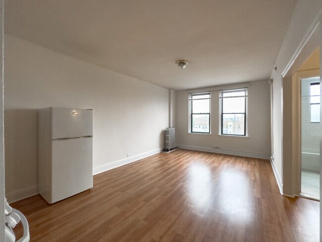Foto del edificio - 3335 W Diversey Ave