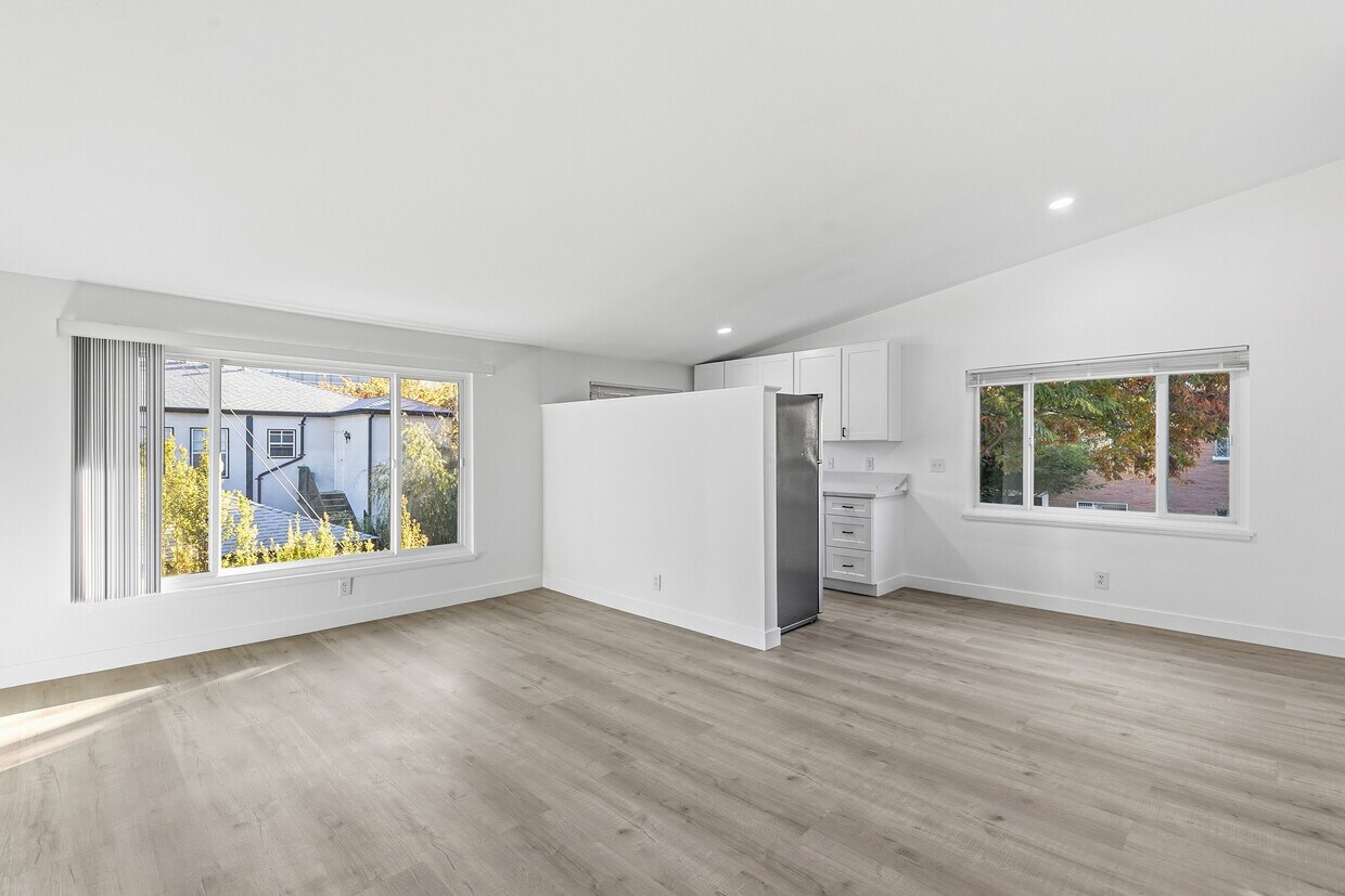 Foto principal - 360 S Reeves Dr