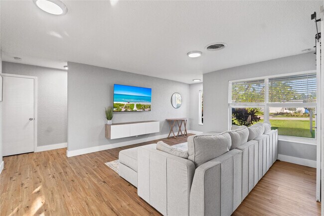 Foto del edificio - 1960 NW 32nd Ct