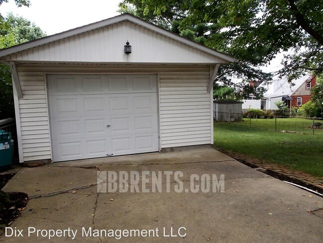 Building Photo - 707 Lory Ln