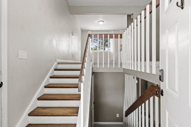 Building Photo - 4-bed, 2-bath, 1824 square foot home with ...