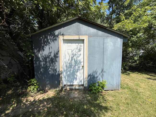 Building Photo - 578 Grandin Ave