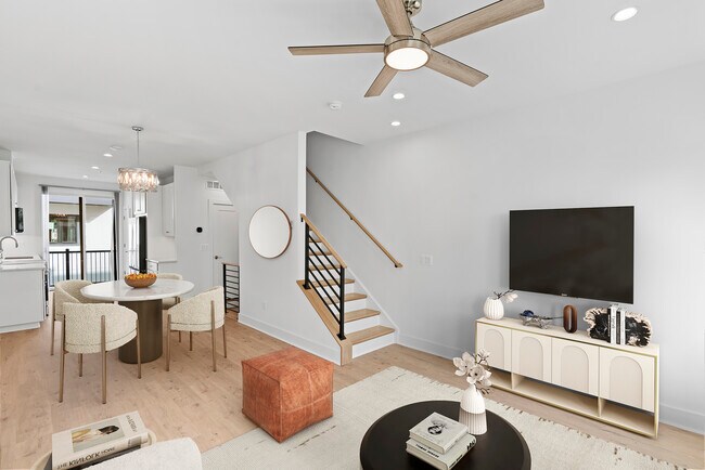 Sala de estar abierta y luminosa - 2609 Platt Ct NW