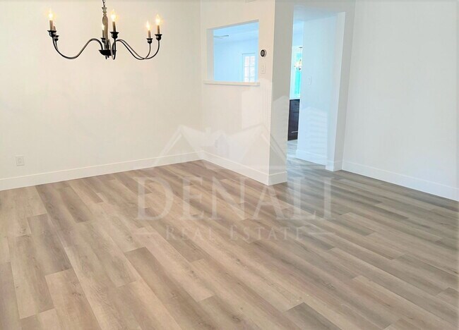 Foto del edificio - 618 W McNair St