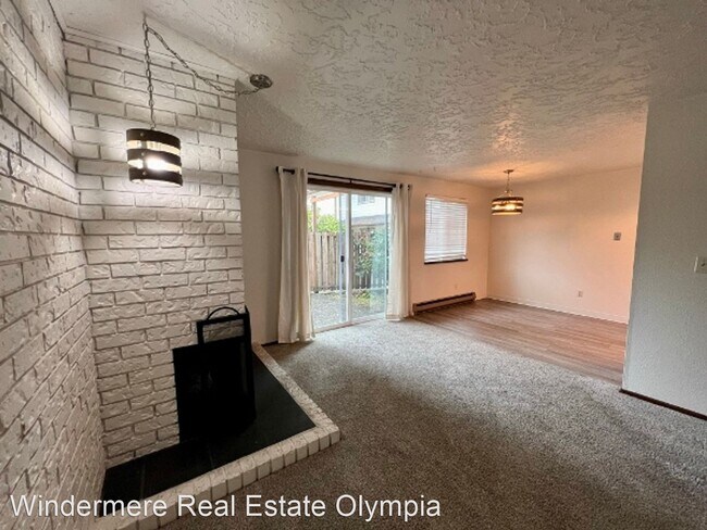 Building Photo - 2 br, 1.5 bath House - 4508 6th Ave NE