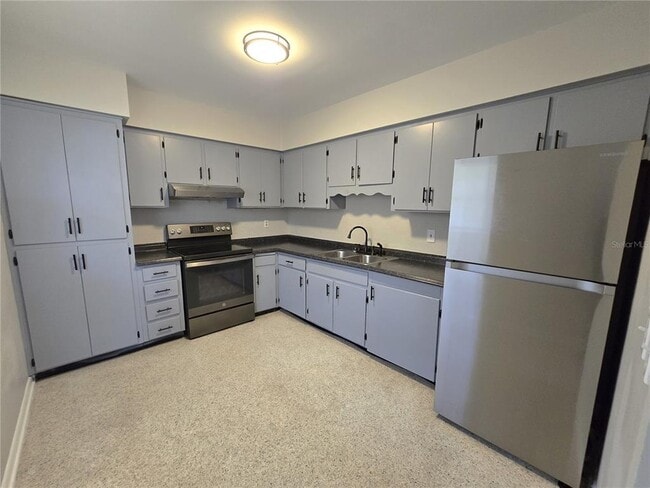 Building Photo - 215 Clemons Rd