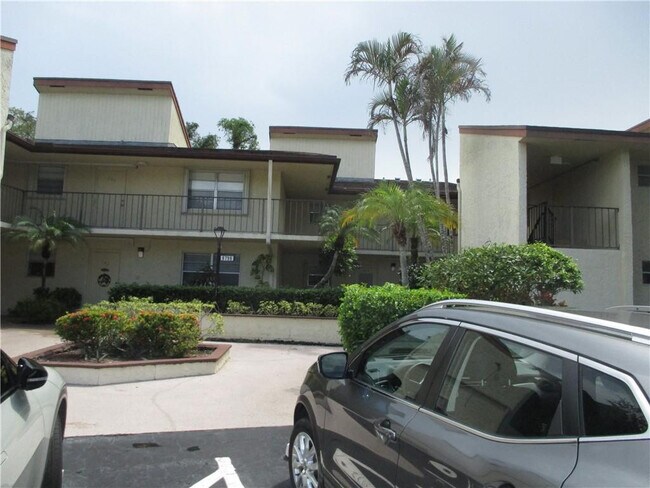 Foto del edificio - 8798 Holly Ct