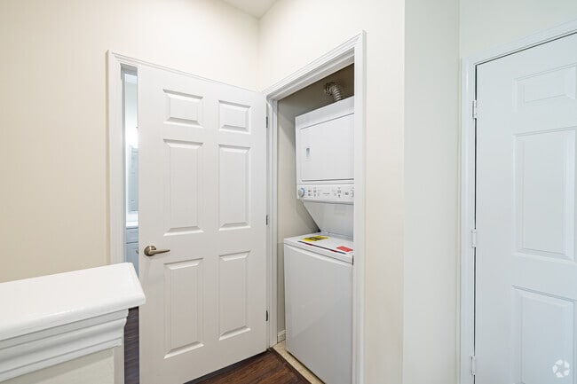 2BR, 2BA - 1,139SF - The Mosswood - Laundry - The Highlands at Morris Plains