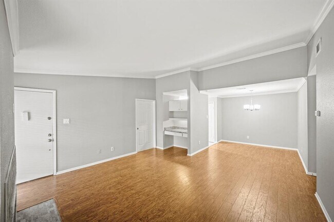 Building Photo - 2125 Augusta Dr