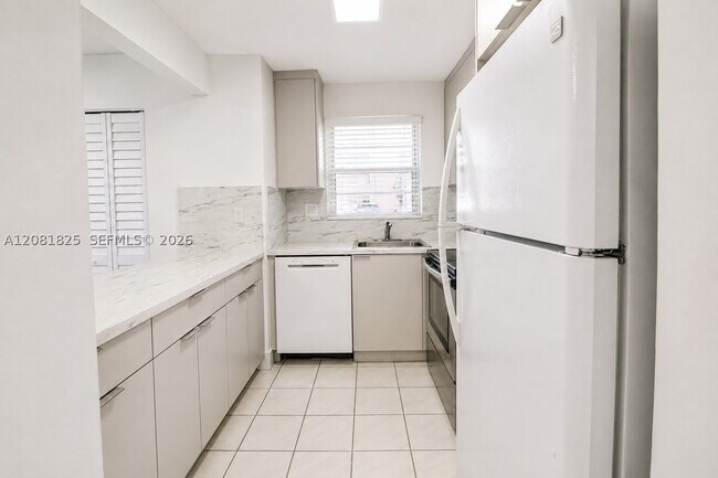 Foto del edificio - 8895 Fontainebleau Blvd