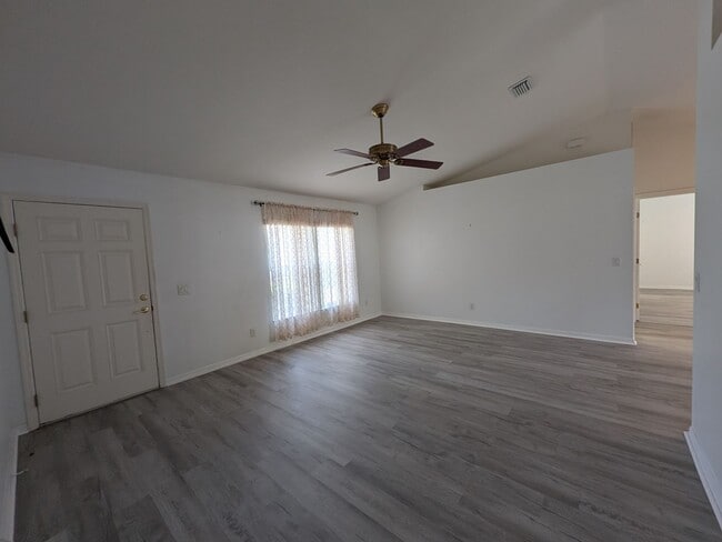Building Photo - Lovely 3/2/2 Citrus Springs home with Hot Tub
