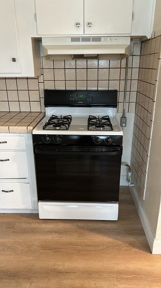 Building Photo - Cute 1 Bedroom For Rent!
