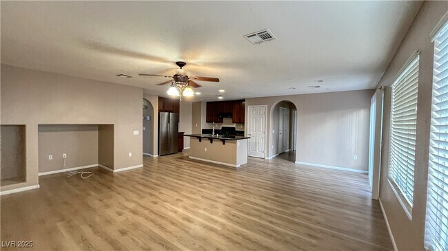 Building Photo - 721 E Caballo Hills Ave