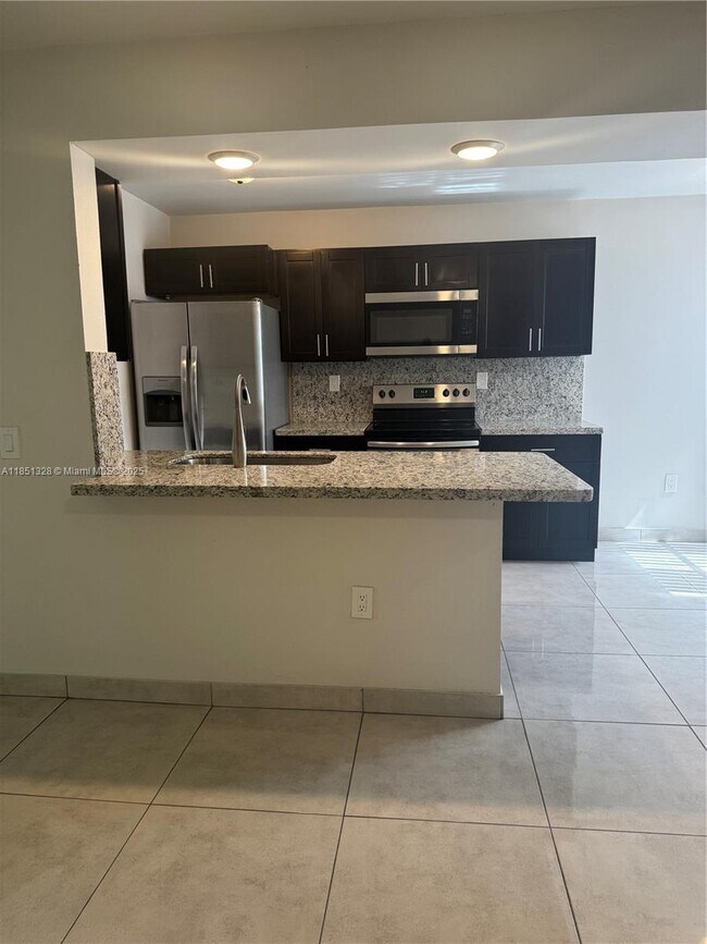 Foto del edificio - 4666 NW 97th Pl