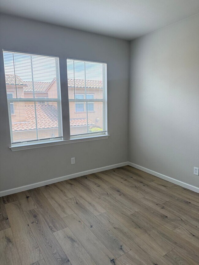 Foto del edificio - Beautifully Maintained 2 bedroom 2 bathroom Condo