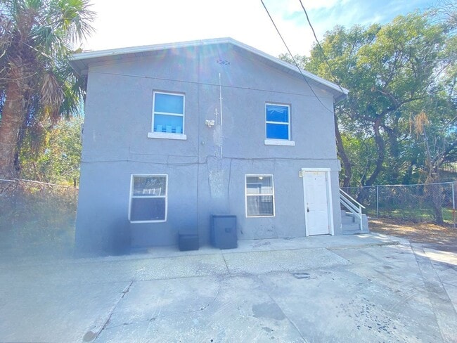 Building Photo - 812 W Livingston St