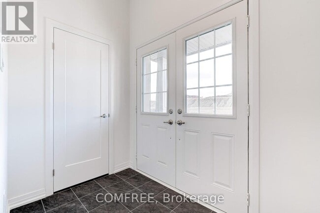 Building Photo - 33 Hitchman St