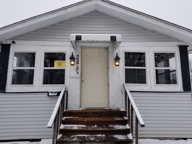 Building Photo - 2439 Elm Street
