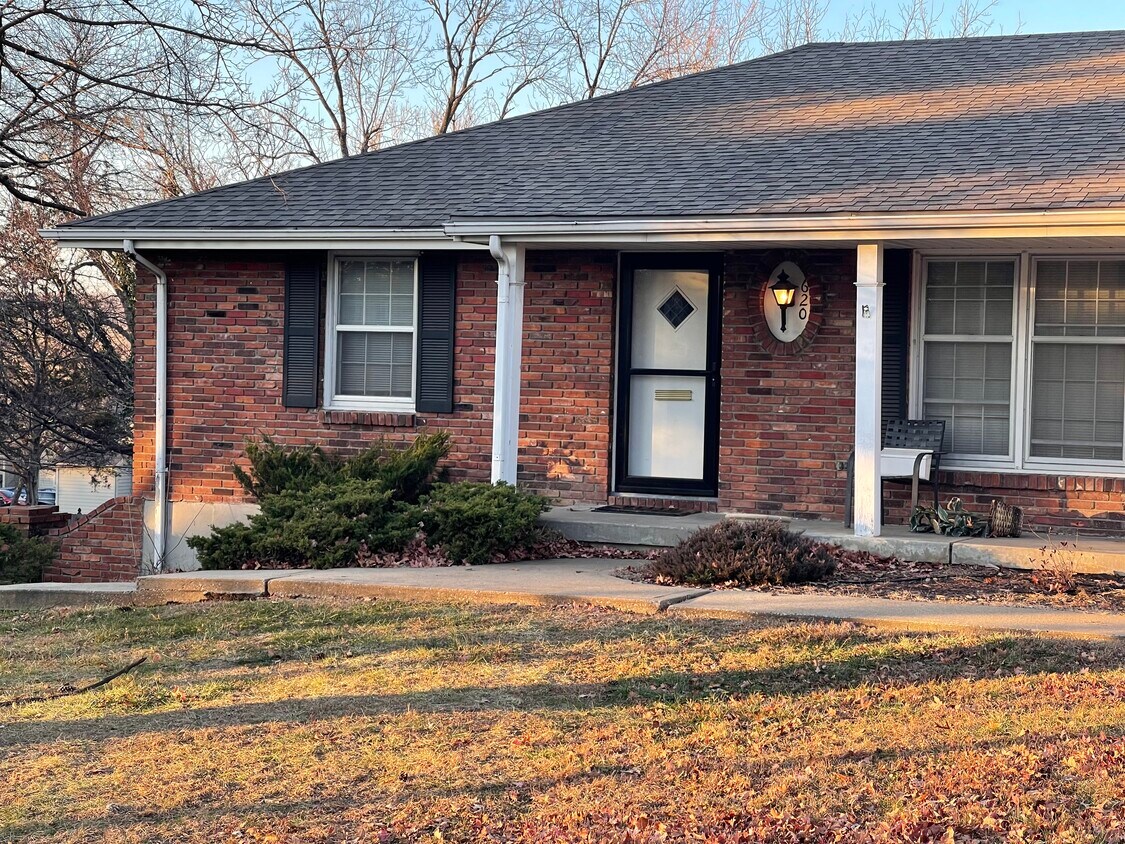 620 E 101st Ter, Kansas City, MO 64131 Townhome Rentals in Kansas City MO