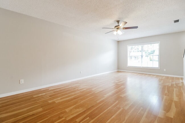 Building Photo - 2825 Cedaridge Dr