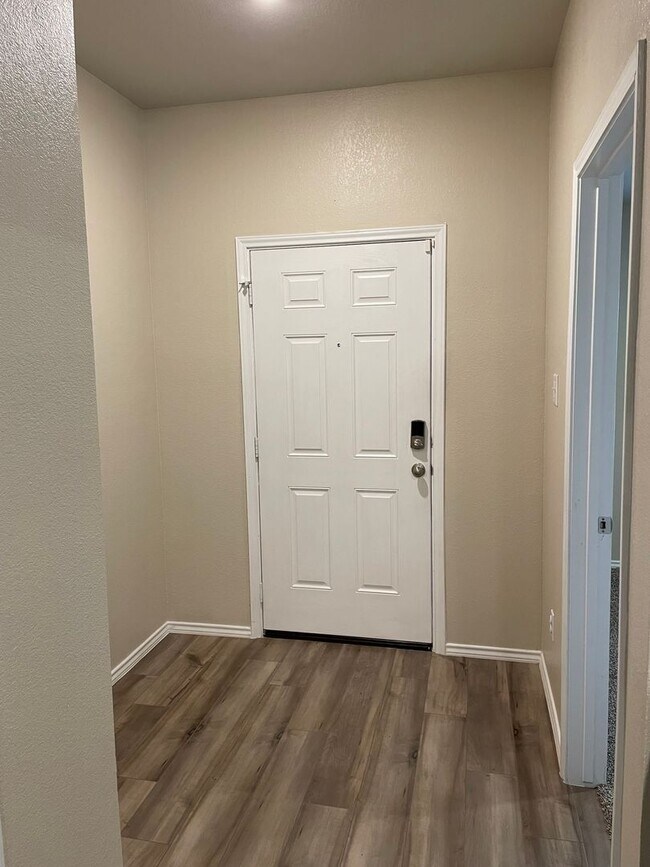 Building Photo - Beautiful 4-Bedroom in Lorena with a Huge ...