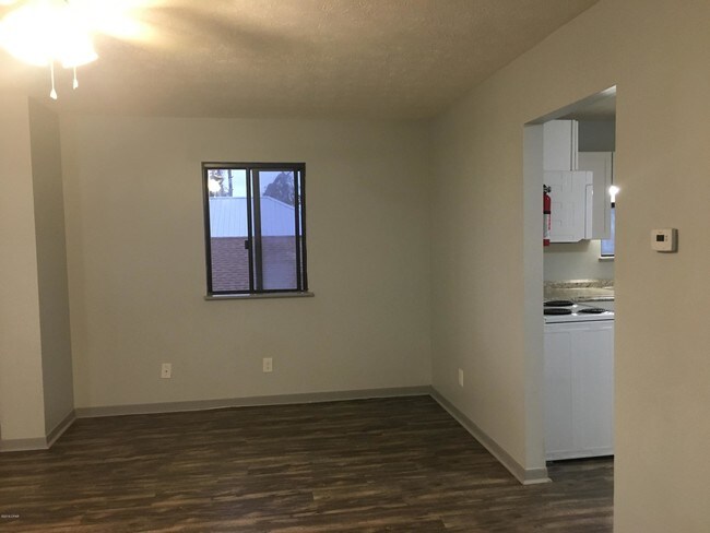 Foto del edificio - 6214 Pinetree Ave