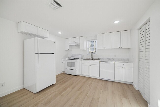 Building Photo - 711 E 32nd St