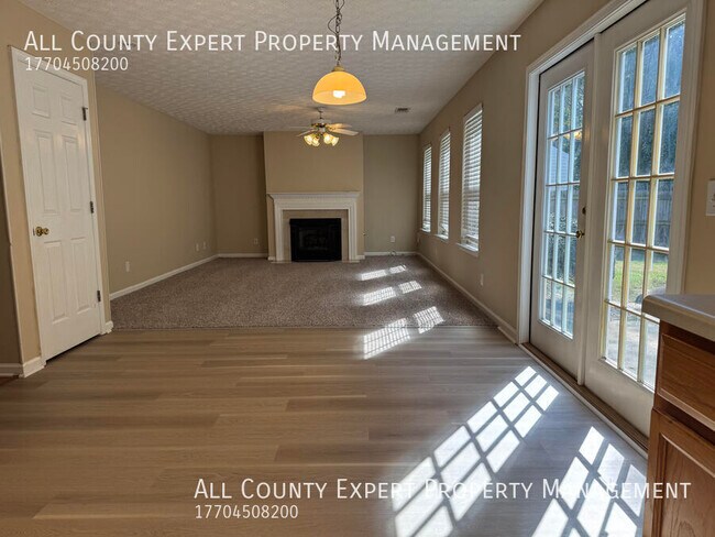 Foto del edificio - 520 Lazy River Ln