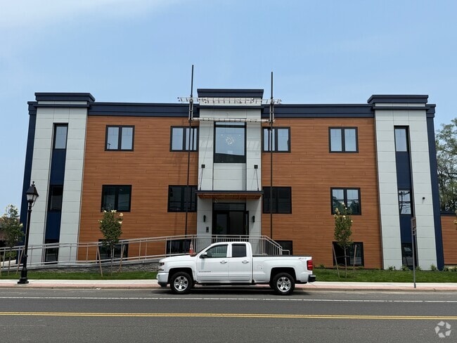 Building Photo - 1991 Union Blvd