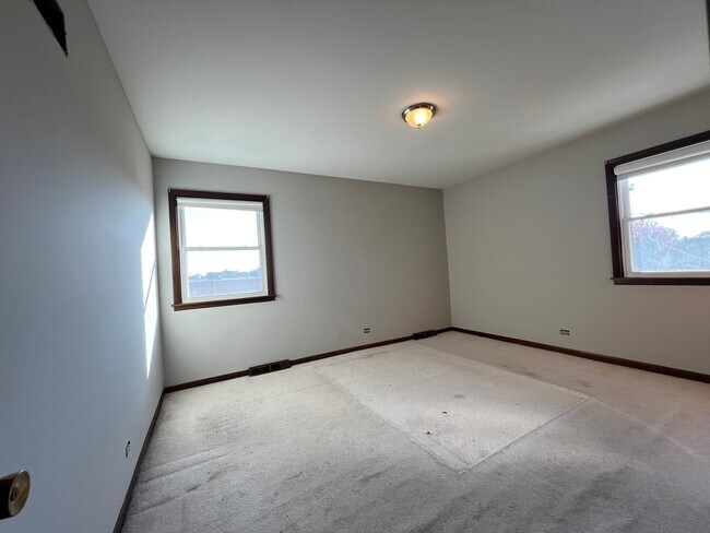 Foto del edificio - 5635 W Montrose Ave