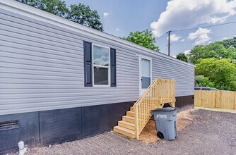 Building Photo - 923 W Lee Rd