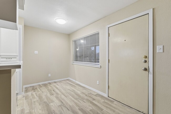 Building Photo - 309 Stratford St