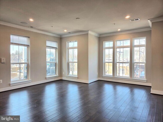 Foto del edificio - 820 Fern Pl NW