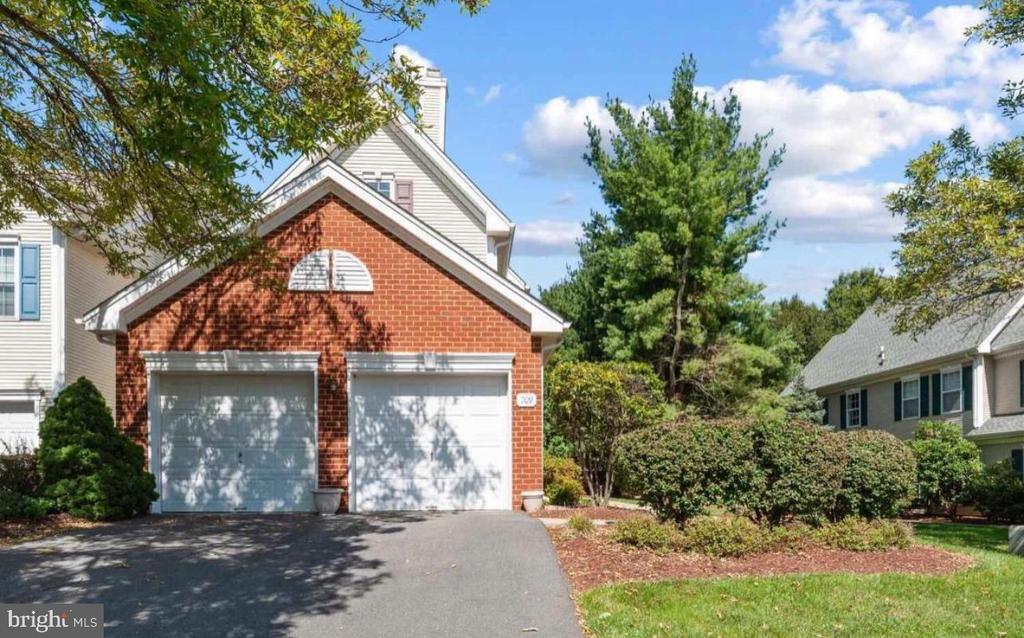 Foto principal - 709 Pebble Creek Ct