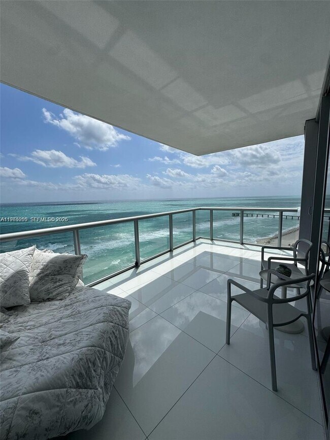 Foto del edificio - 17121 Collins Ave