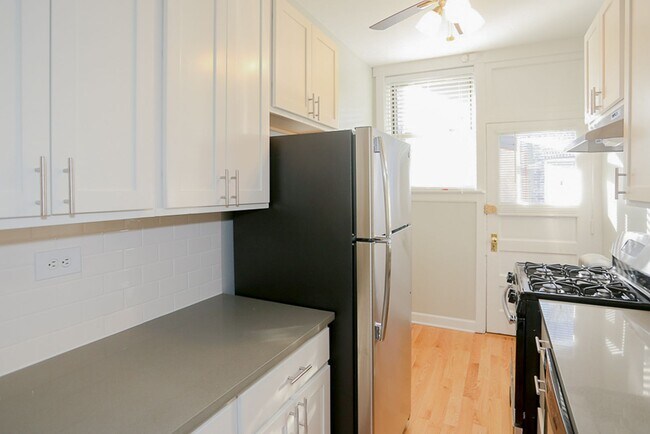 Foto del edificio - 1916 W Winona St