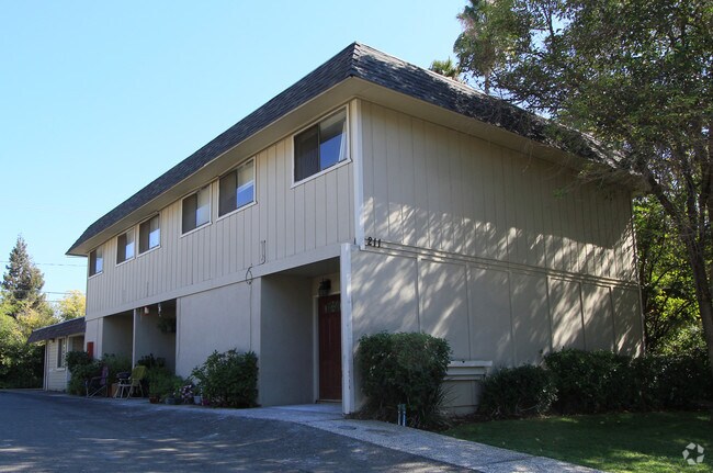 Building Photo - 207 Sharon Way