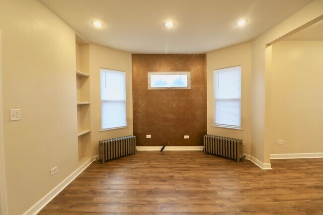 Foto del edificio - 3807 N Narragansett Ave