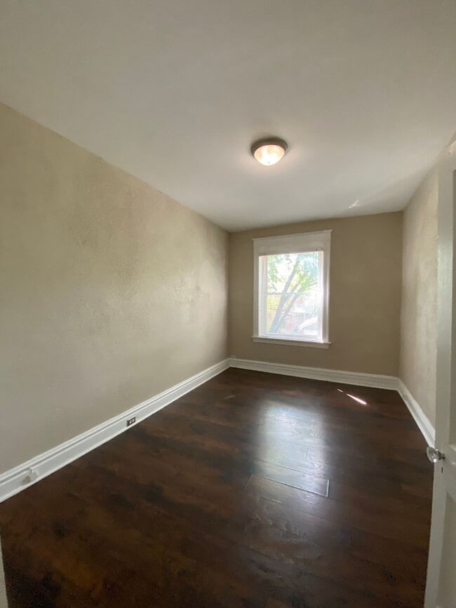 Building Photo - 3717 Bamberger Ave