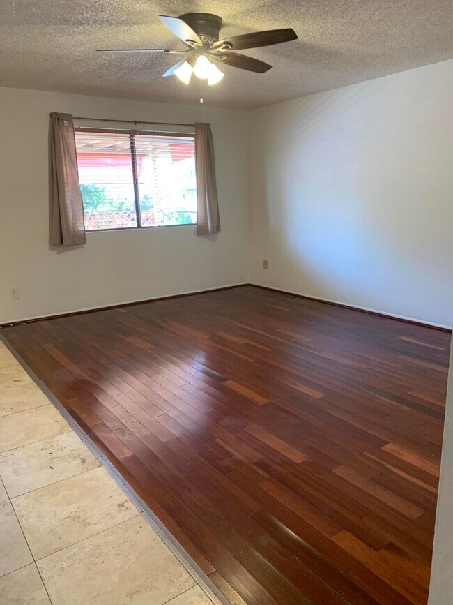 Building Photo - 1056 N 75th Pl