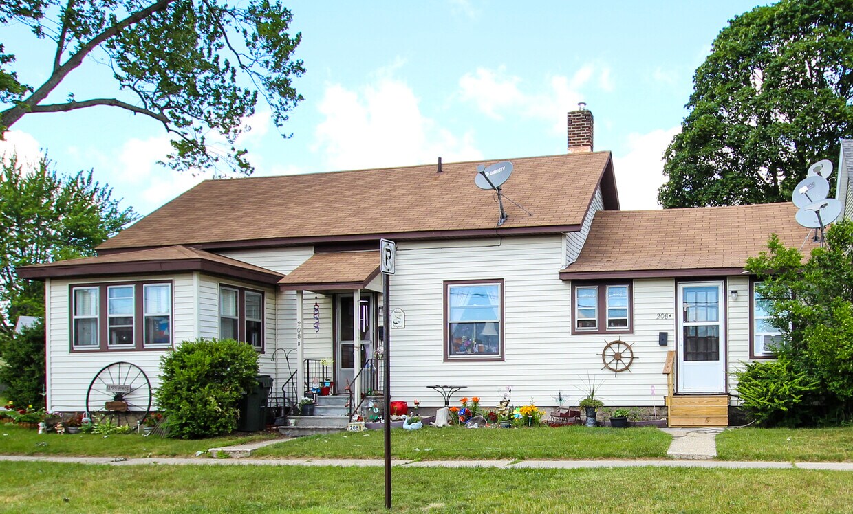 Foto principal - 208 Houston Ave
