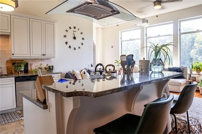 Building Photo - 3820 Roswell Rd NE