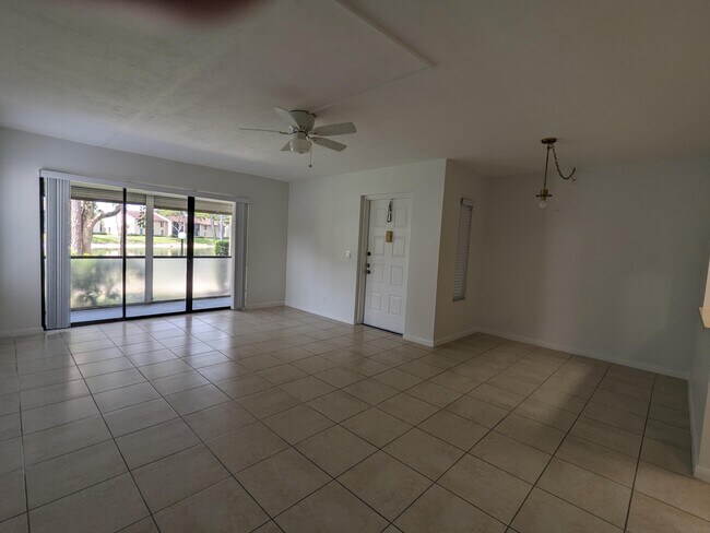 Foto del edificio - 711 Sunny Pine Way