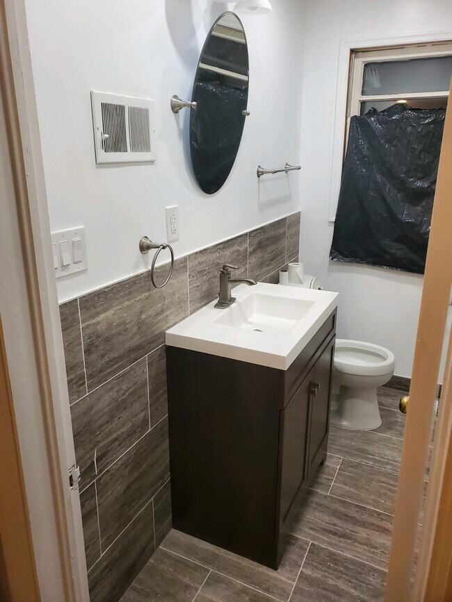 Bathroom - 2812 Friendly Ln