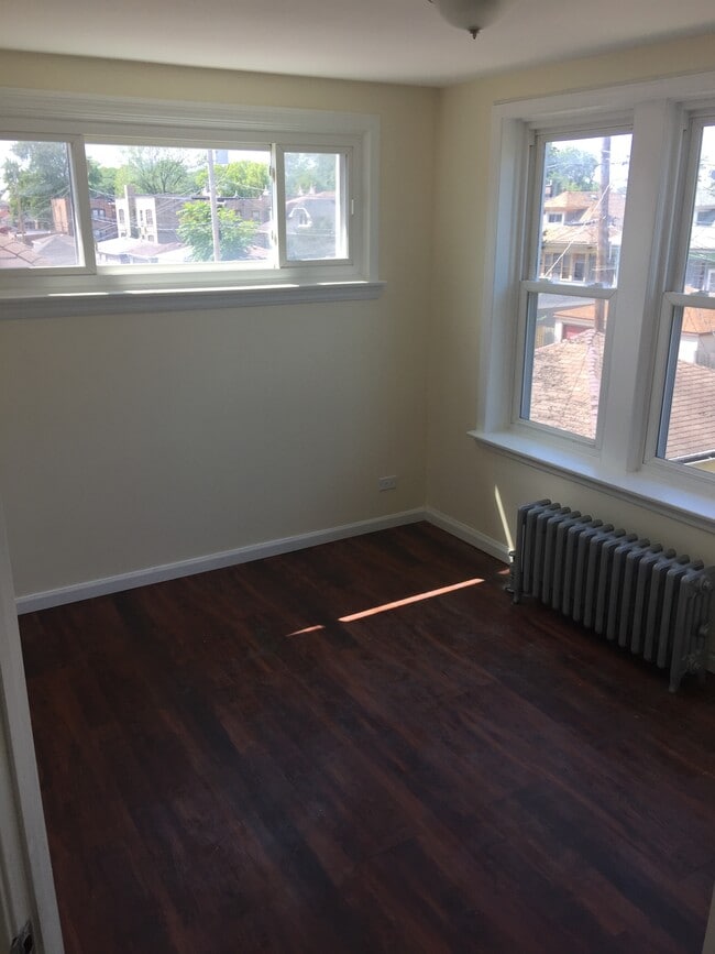 Building Photo - 1744 E 84th Pl