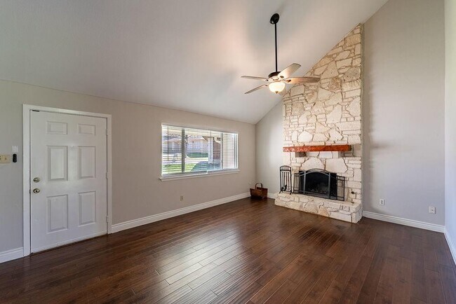 Building Photo - 8300 Belclaire Cir