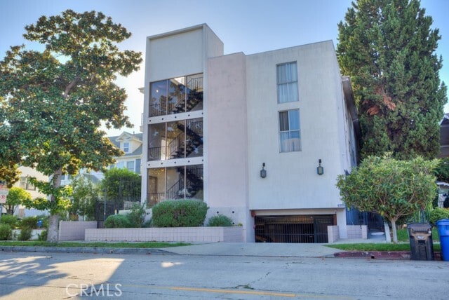 Building Photo - 695 S Norton Ave