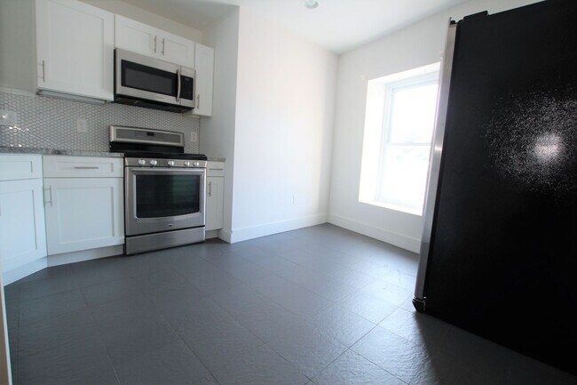 Building Photo - Newly renovated 2 bedroom/1bath in Manayun...